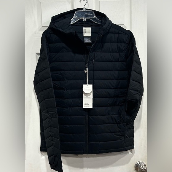 Vuori Men's Large Steadfast Full Zip Hooded Jacket Insulated Black NWT Down - Picture 1 of 8